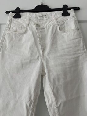 Zara White Wide-Leg Jeans - Clean Minimal Look